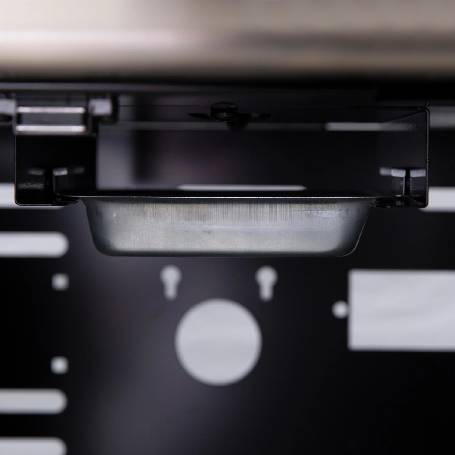 Broil King Baron S490 IR Gasgrill Inkl. Drehspieß + Infrarot-Seitenbrenner - Modell 2023 - Grillfürst Deal Mit Zusätzlichen Edelstahl Grillrosten 20 Broil King Baron S490 IR Gasgrill Inkl. Drehspieß + Infrarot-Seitenbrenner - Modell 2023 - Grillfürst Deal Mit Zusätzlichen Edelstahl Grillrosten – Bild 18