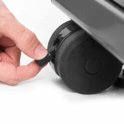 Broil King Regal 490 Black Gasgrill - Modell 2023 - Grillfürst Deal Mit Zusätzlichen Edelstahl Grillrosten -Grill Verkaufs-Shop Broil King Regal 490 Rolle feststellbar 1