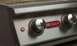 BULL Diablo - Gasgrill Mit Infrarot Backburner Und Rotisserie -Grill Verkaufs-Shop Bull Diablo Standgeraet Bedienknoepfe 6248CEBU Stand