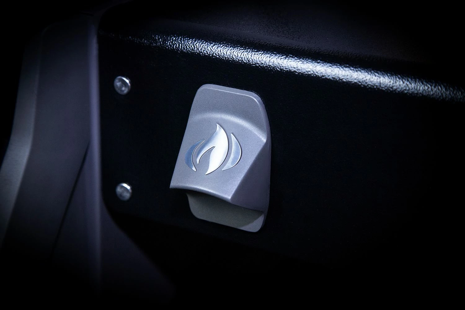 Napoleon Rogue SE 525 Gasgrill - All-black - Mit Edelstahlrosten, Sizzle Zone Und Heckbrenner - Grillfürst Edition Inkl. Abdeckhaube Im Karton - Modell 2022 15 Napoleon Rogue SE 525 Gasgrill - All-black - Mit Edelstahlrosten, Sizzle Zone Und Heckbrenner - Grillfürst Edition Inkl. Abdeckhaube Im Karton - Modell 2022 – Bild 13