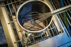 Grillfürst G620G 6-Brenner Gasgrill Mit Hochtemperaturbrenner, Heckbrenner Und Gusseisen Rosten - X-DEAL Inkl. Zubehörpaket -Grill Verkaufs-Shop Grillfuerst Gasgrill G620G Seitenbrenner Topf