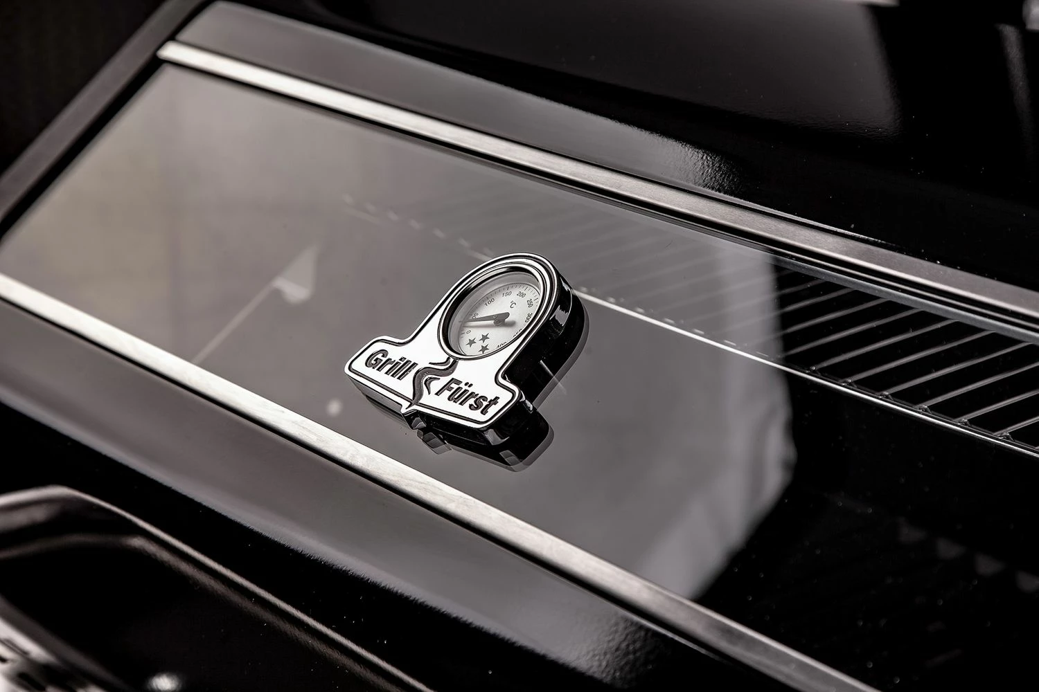 Grillfürst S330G 3-Brenner Gasgrill Mit Seitenkocher Und Gusseisen Rosten - Inkl. Gasgrill Einsteigerpaket 8 Grillfürst S330G 3-Brenner Gasgrill Mit Seitenkocher Und Gusseisen Rosten - Inkl. Gasgrill Einsteigerpaket – Bild 6