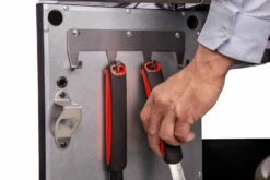 Grillfürst G520E 5-Brenner Gasgrill - 1. FC Köln Edition - Edelstahlroste 28 Grillfürst G520E 5-Brenner Gasgrill - 1. FC Köln Edition - Edelstahlroste -Grill Verkaufs-Shop Koeln Grill Besteckhaken Unterschrank