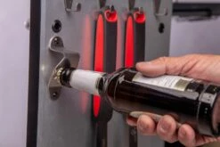 Grillfürst G521E 5-Brenner Edelstahl-Gasgrill - 1. FC Köln Edition - Edelstahlroste -Grill Verkaufs-Shop Koeln Grill Flaschenoeffner Unterschrank Tuer 5