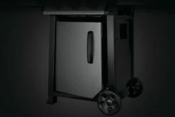 Napoleon Freestyle 365 Gasgrill, Graphit - Mit Sizzle Zone Und Tür - Modell 2023 NEU 21 Napoleon Freestyle 365 Gasgrill, Graphit - Mit Sizzle Zone Und Tür - Modell 2023 NEU -Grill Verkaufs-Shop Napoleon Freestyle 365 Sizzle Zone Tuer offen