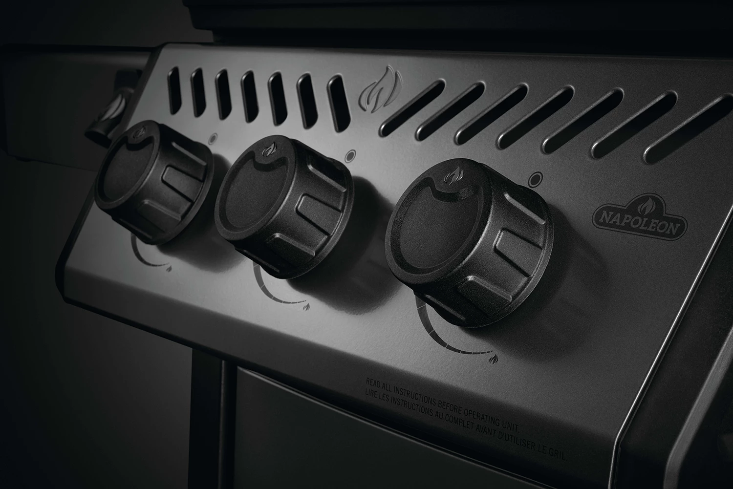 Napoleon Freestyle 365 Gasgrill, Graphit - Mit Seitenbrenner - Modell 2023 - X-DEAL Inkl. Abdeckhaube Und Gussplatte 9 Napoleon Freestyle 365 Gasgrill, Graphit - Mit Seitenbrenner - Modell 2023 - X-DEAL Inkl. Abdeckhaube Und Gussplatte – Bild 7