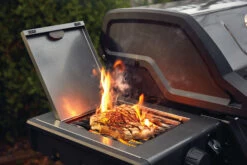 Napoleon Freestyle 365 Gasgrill, Graphit - Mit Sizzle Zone - Modell 2023 - X-DEAL Inkl. Drehspiess -Grill Verkaufs-Shop Napoleon Freestyle F365 F425 Infrarotbrenner