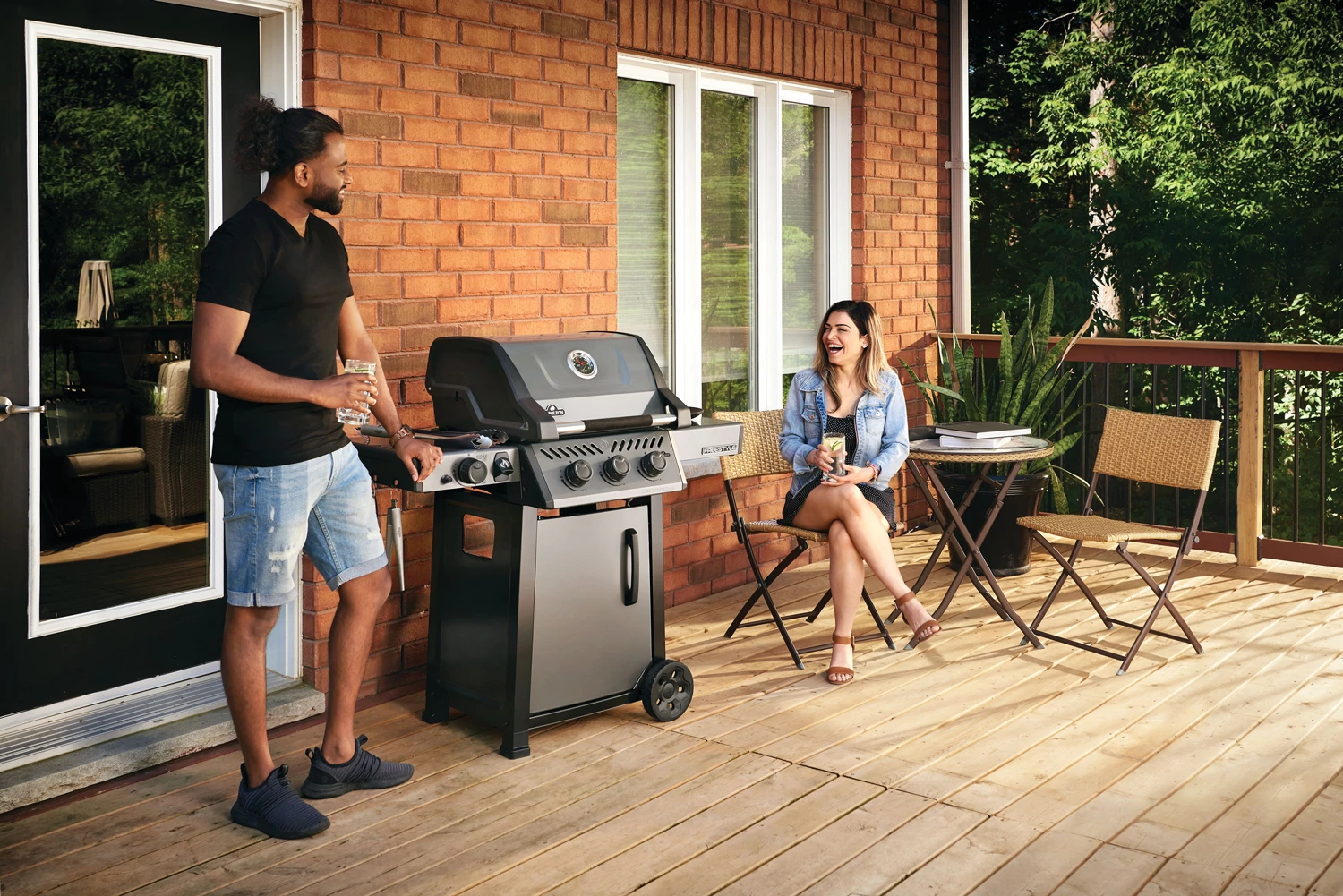 Napoleon Freestyle 365 Gasgrill, Graphit - Mit Sizzle Zone Und Tür - Modell 2023 NEU 16 Napoleon Freestyle 365 Gasgrill, Graphit - Mit Sizzle Zone Und Tür - Modell 2023 NEU – Bild 14