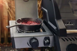 Napoleon Freestyle 365 Gasgrill, Graphit - Mit Seitenbrenner - Modell 2023 - X-DEAL Inkl. Drehspiess 40 Napoleon Freestyle 365 Gasgrill, Graphit - Mit Seitenbrenner - Modell 2023 - X-DEAL Inkl. Drehspiess -Grill Verkaufs-Shop Napoleon Freestyle Seitenbrenner 1