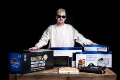 Napoleon Freestyle 425 Gasgrill - Mit Sizzle Zone - Limited Robin Schulz Barbecue Edition - Inkl. Mega Zubehörpaket -Grill Verkaufs-Shop Napoleon Grillzuebhoer Robin Schulz Edition
