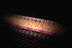 Napoleon Phantom Rogue SE 425 Gasgrill, Mattschwarz Mit Sizzle Zone Und Heckbrenner - Modell 2023 -Grill Verkaufs-Shop Napoleon Phantom Rogue RSE RearBurner GLow