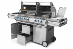 Napoleon Prestige Pro 825-3 Edelstahl Gasgrill Inkl. Drehspieß Und Bodenbeleuchtung + Gratis Napoleon TravelQ PRO285 Kompakt Gasgrill 26 Napoleon Prestige Pro 825-3 Edelstahl Gasgrill Inkl. Drehspieß Und Bodenbeleuchtung + Gratis Napoleon TravelQ PRO285 Kompakt Gasgrill -Grill Verkaufs-Shop Napoleon Prestige Pro 825 Gasgrill seitlich offen
