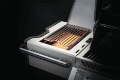 Napoleon Prestige Pro 500-3 Edelstahl Gasgrill Inkl. Drehspieß - Modell 2023 29 Napoleon Prestige Pro 500-3 Edelstahl Gasgrill Inkl. Drehspieß - Modell 2023 -Grill Verkaufs-Shop Napoleon Prestige Pro Sizzle Zone Offen