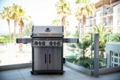 Napoleon Rogue SE 525 Edelstahl Gasgrill Mit Sizzle Zone Und Heckbrenner - SMART Deal Inkl. Grillfürst Grill Control - Modell 2023 -Grill Verkaufs-Shop Napoleon Rogue RSE 525 Edelstahl lifestyle 1