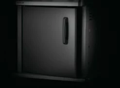 Napoleon Rogue SE 425 Gasgrill, Schwarz Mit Gussrosten - Hero Modell 2023 Inkl. Drehspieß - SMART Deal Inkl. Grillfürst Grill Control 38 Napoleon Rogue SE 425 Gasgrill, Schwarz Mit Gussrosten - Hero Modell 2023 Inkl. Drehspieß - SMART Deal Inkl. Grillfürst Grill Control -Grill Verkaufs-Shop Napoleon Rogue SE 425 Unterschrank Tueren schwarz 1