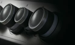 Napoleon Rogue SE 425 Gasgrill, Schwarz Mit Gussrosten - Hero Modell 2023 Inkl. Drehspieß - SMART Deal Inkl. Grillfürst Grill Control 26 Napoleon Rogue SE 425 Gasgrill, Schwarz Mit Gussrosten - Hero Modell 2023 Inkl. Drehspieß - SMART Deal Inkl. Grillfürst Grill Control -Grill Verkaufs-Shop Napoleon Rogue SE Drehknoepfe 5