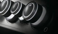 Napoleon Rogue SE 625 Gasgrill, Schwarz Mit Gussrosten, Sizzle Zone Und Heckbrenner - Modell 2023 -Grill Verkaufs-Shop Napoleon Rogue SE Drehknoepfe beleuchtet 1