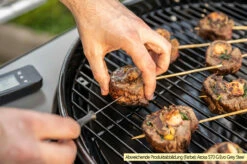 Outdoorchef Gas Kugelgrill Arosa 570 G Evo Black Style - Inkl. Blazing-/Cooking Zone Kit Plus -Grill Verkaufs-Shop Outdoorchef Arosa 570 G Evo emaillierter Grillrost