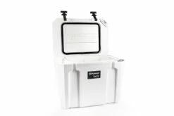Petromax Kühlbox 25 Liter Alpenweiß - Grillfürst DEAL Inkl. Sitzkissen, Haft-Unterlage Und Einsatzkorb -Grill Verkaufs-Shop Petromax Kuehlbox kx25 alpenweiss open