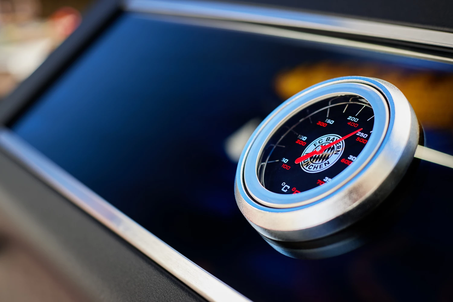 Rösle Videro G3-S VARIO+ Schwarz Gasgrill - FC Bayern Edition 12 Rösle Videro G3-S VARIO+ Schwarz Gasgrill - FC Bayern Edition – Bild 10