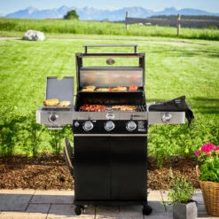 Rösle Gasgrill Videro G3-S VARIO+ Schwarz - Modell 2023 - X-DEAL Inkl. Abdeckhaube Und Grillplatte -Grill Verkaufs-Shop Roesle Gasgrill Videro G3 S Mood 1