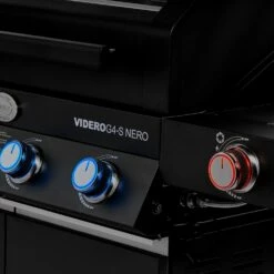 Rösle Gasgrill Videro G4-S Vario+ Nero Schwarz - Modell 2023 - X-DEAL Inkl. Abdeckhaube, Grillplatte Und Drehspieß 28 Rösle Gasgrill Videro G4-S Vario+ Nero Schwarz - Modell 2023 - X-DEAL Inkl. Abdeckhaube, Grillplatte Und Drehspieß -Grill Verkaufs-Shop Roesle Videro G4 S Vario NERO matt schwarz beleuchtet 1
