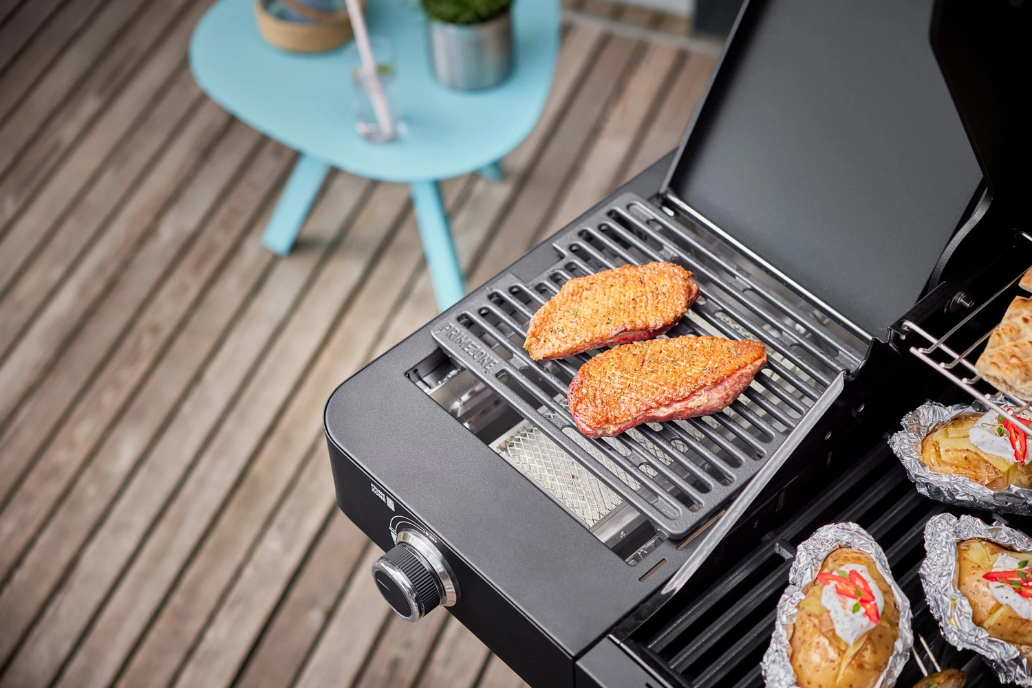 Rösle Gasgrill Videro Pro G4-S Vario+ Mattschwarz - Modell 2023 7 Rösle Gasgrill Videro Pro G4-S Vario+ Mattschwarz - Modell 2023 – Bild 5