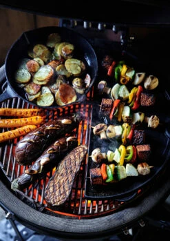 The Bastard Keramikgrill Classic Medium - Complete - Schwarz Glänzend - Modell 2023 -Grill Verkaufs-Shop The Bastard Medium Grillflaeche Pfanne 1