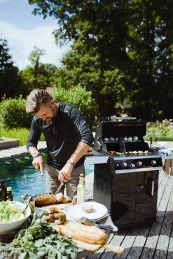 Outdoorchef Dualchef 325 G Gasgrill Mit Seitenkocher + BLAZING ZONE Infrarotbrenner + DGS Gusseisen Grillrost 2 Stk. + DGS Gemüse Grillrost 2 Stk. 30 Outdoorchef Dualchef 325 G Gasgrill Mit Seitenkocher + BLAZING ZONE Infrarotbrenner + DGS Gusseisen Grillrost 2 Stk. + DGS Gemüse Grillrost 2 Stk. -Grill Verkaufs-Shop outdoorchef dualchef 325 g garten 18 700 02 2